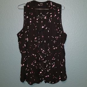 Sleaveless blouse with cute ruffle design